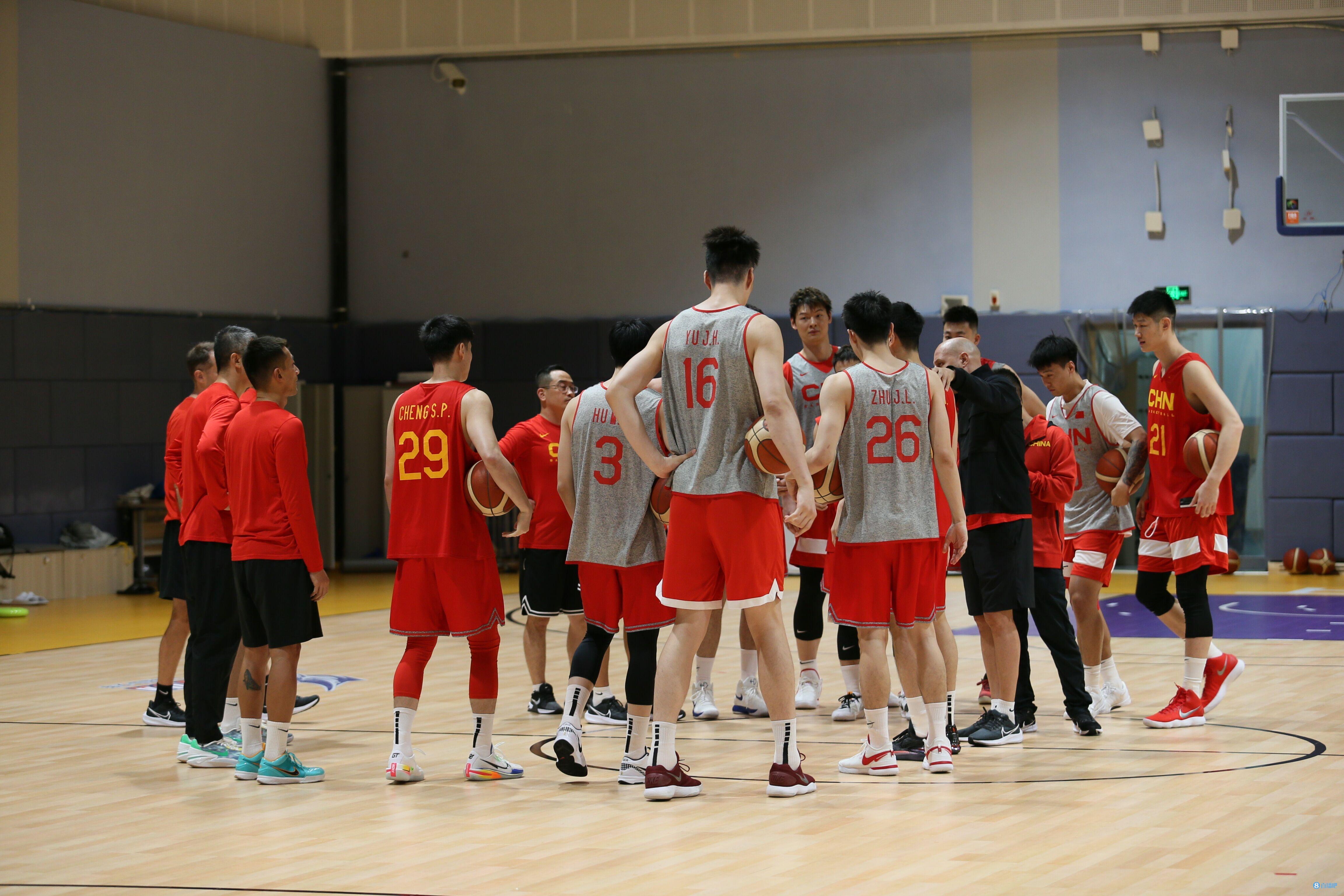中国男篮球员基本信息：平均身高202.1cm 平均年龄24.75岁